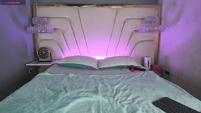 nathalya summer online show from April 7, 9:49 pm