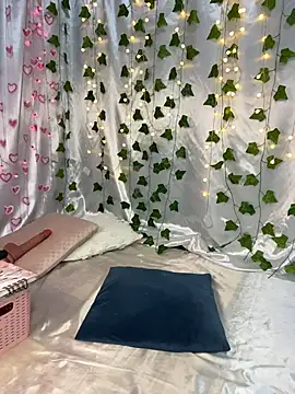 CLTFUDIDAKKKK online show from April 8, 1:29 am