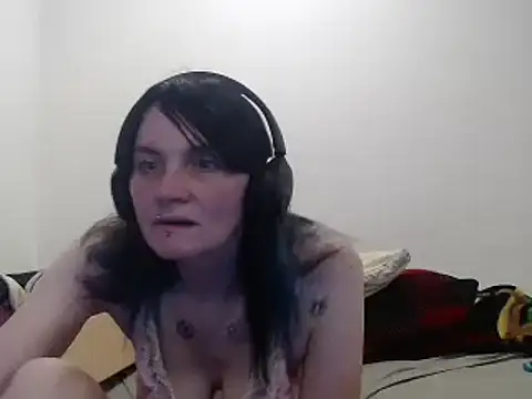 Hotmodel1984 online show from May 30, 10:37 pm
