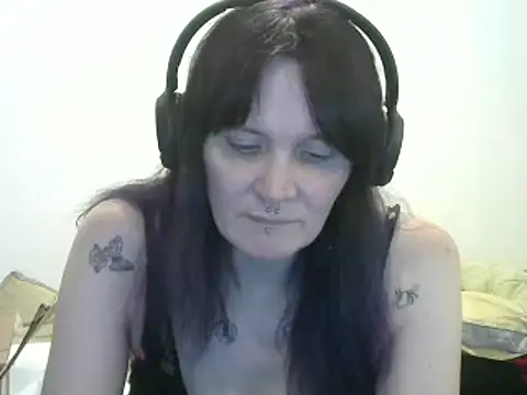 Hotmodel1984 online show from February 13, 10:54 pm