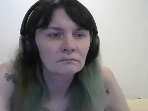 Hotmodel1984 online show from April 8, 5:03 pm