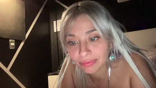 WhiteSnow09 online show from February 28, 1:05 am