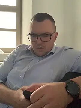 Snapshot of Mike8523 chatting on December 21, 6:59 am Mike8523 online show from December 21, 6:59 am