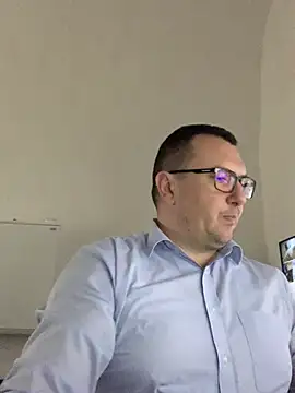 Snapshot of Mike8523 chatting on February 24, 5:52 am Mike8523 online show from February 24, 5:52 am