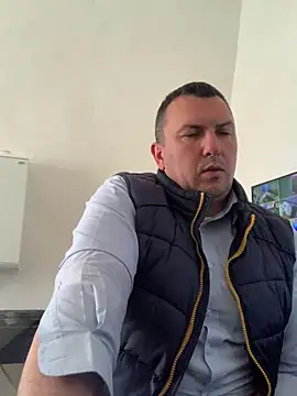 Mike8523 online show from April 21, 9:38 am