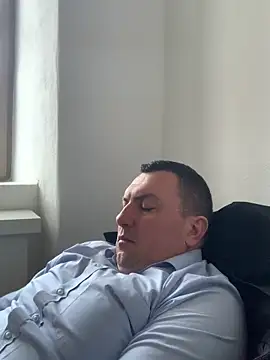 Snapshot of Mike8523 chatting on February 28, 6:46 am Mike8523 online show from February 28, 6:46 am