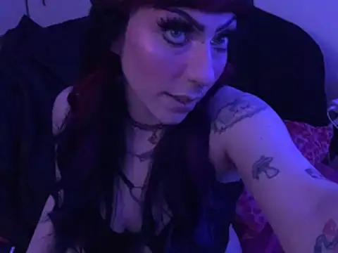 ChrryFoxx online show from March 6, 1:28 pm