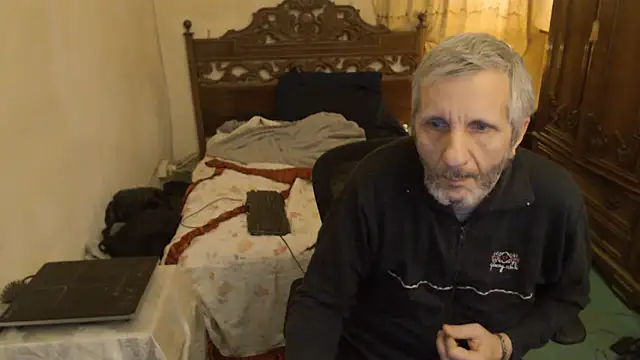 maxdaddy690 online show from December 22, 2:39 pm