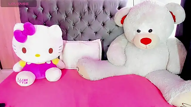 Julie Lovelyx1 online show from March 20, 1:15 pm