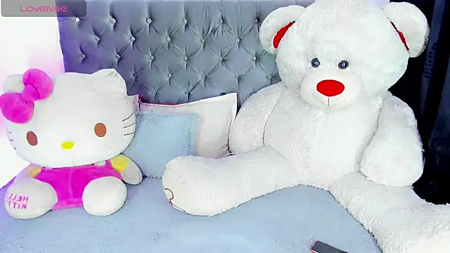 Julie Lovelyx1 online show from March 12, 4:40 am