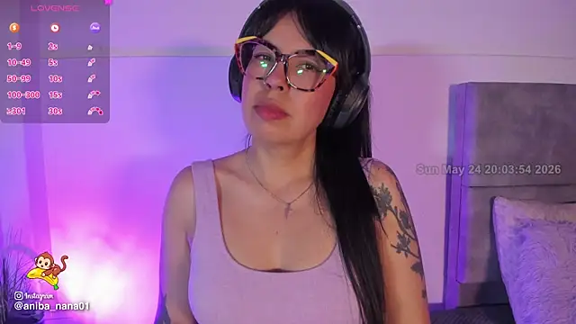annabananas01 online show from May 25, 1:05 am