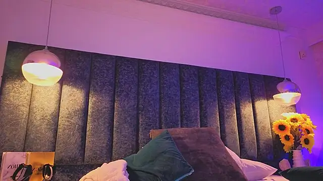 Ariannaa Suarez1 online show from February 20, 7:49 pm