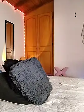 morenosiam online show from December 17, 1:54 am