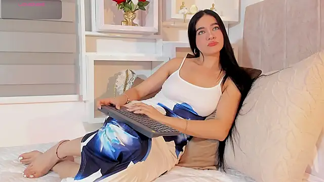 Snapshot of MiiaParker6972 chatting on June 7, 1:55 am MiiaParker6972 online show from June 7, 1:55 am