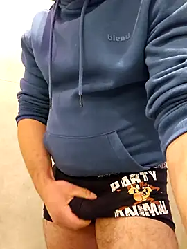 Mpinios online show from April 2, 8:04 pm