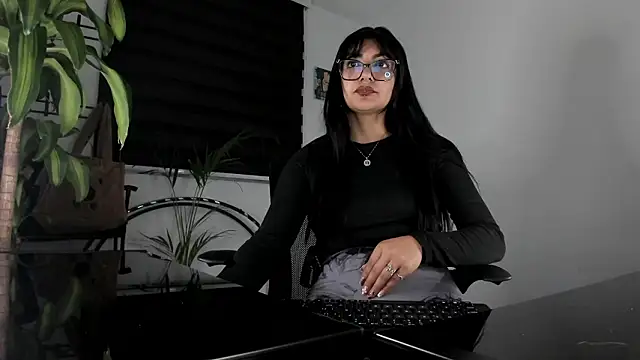 Emmaa allen online show from February 12, 1:49 am