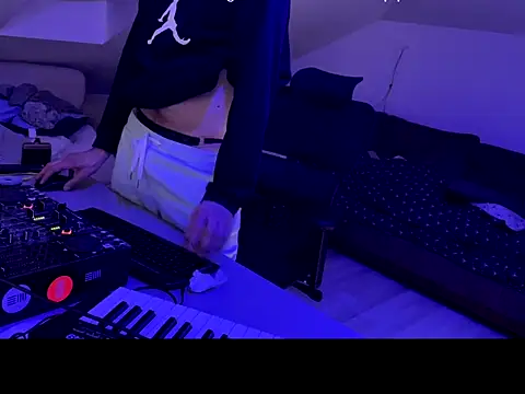 gryzoon online show from June 15, 12:27 pm