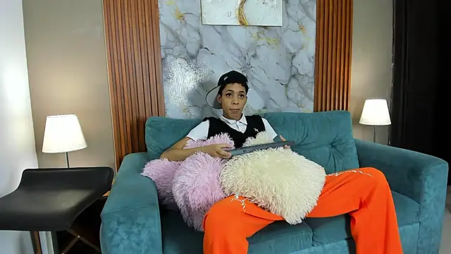 KING OFF BOYS online show from March 9, 1:14 pm