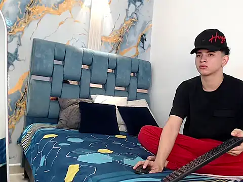 KING OFF BOYS online show from December 19, 1:46 pm