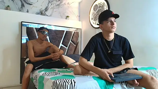 KING OFF BOYS online show from November 25, 1:33 pm