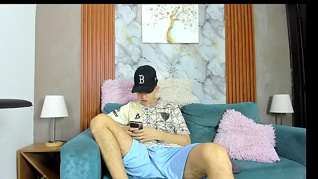 KING OFF BOYS online show from June 10, 2:29 pm