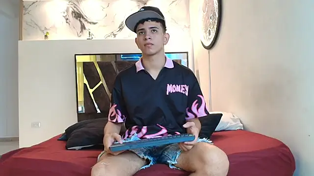 KING OFF BOYS online show from November 18, 2:53 pm