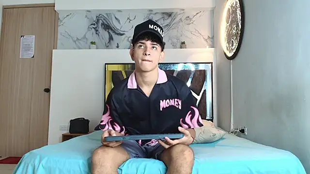 KING OFF BOYS online show from September 29, 1:28 pm