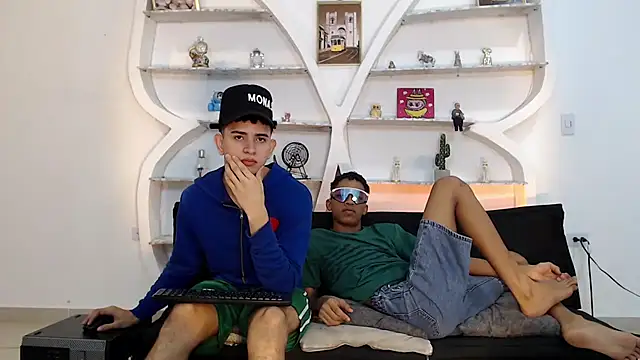 KING OFF BOYS online show from December 4, 1:21 pm