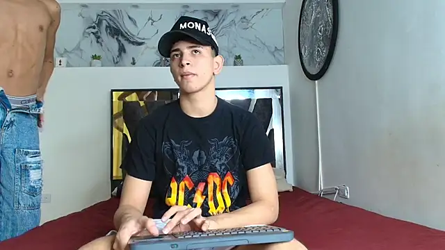 KING OFF BOYS online show from October 28, 1:21 pm