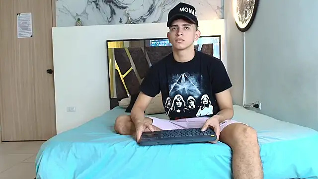 KING OFF BOYS online show from November 9, 1:37 pm