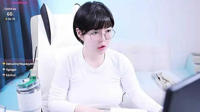 choiyuee online show from March 15, 12:45 pm