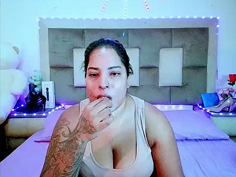 Snapshot of indiantopaz694u chatting on July 20, 5:37 am indiantopaz694u online show from July 20, 5:37 am