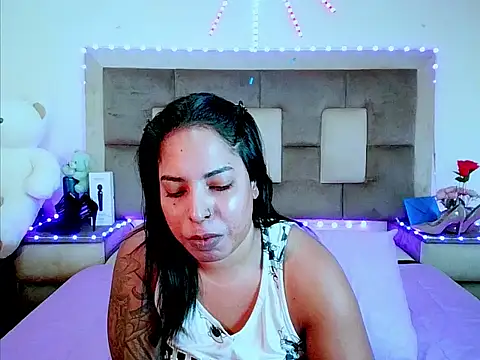 Snapshot of indiantopaz694u chatting on July 20, 11:45 am indiantopaz694u online show from July 20, 11:45 am