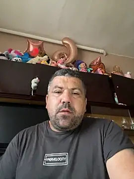 Snapshot of Alexander18edd chatting on September 20, 6:18 am Alexander18edd online show from September 20, 6:18 am