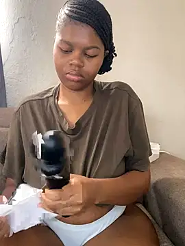 Snapshot of _DollFace_ chatting on November 27, 5:52 am DollFace online show from November 27, 5:52 am