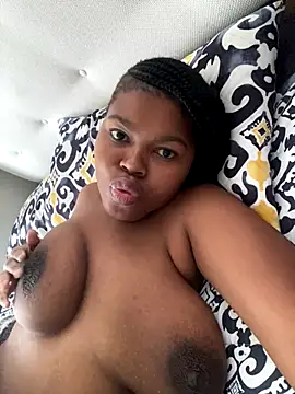 Snapshot of _DollFace_ chatting on December 4, 6:34 am DollFace online show from December 4, 6:34 am