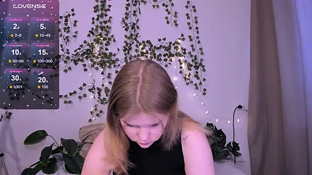 LaseyMoon online show from March 21, 4:06 am