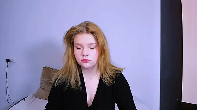 LaseyMoon online show from December 17, 1:43 am