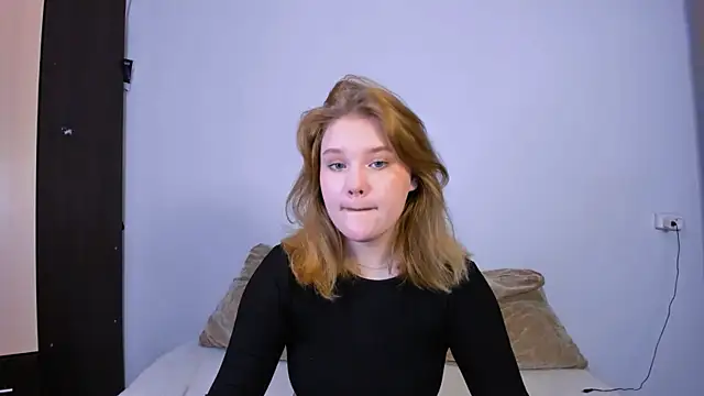 LaseyMoon online show from September 24, 11:50 am