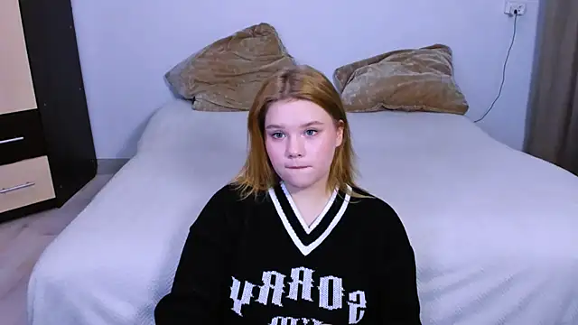 LaseyMoon online show from October 4, 11:12 am