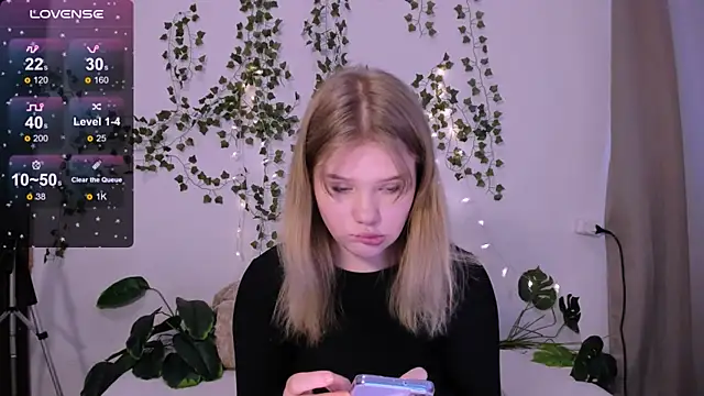 LaseyMoon online show from March 19, 4:25 am