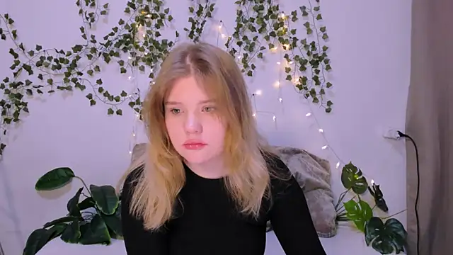 LaseyMoon online show from March 18, 4:18 am