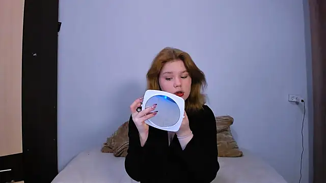 LaseyMoon online show from September 15, 1:39 am