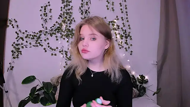 LaseyMoon online show from March 20, 1:13 am