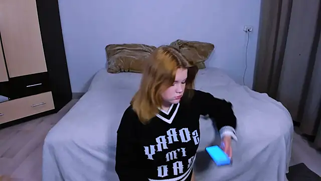 LaseyMoon online show from October 7, 11:44 am