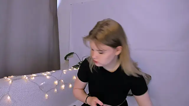 LaseyMoon online show from March 12, 1:25 am