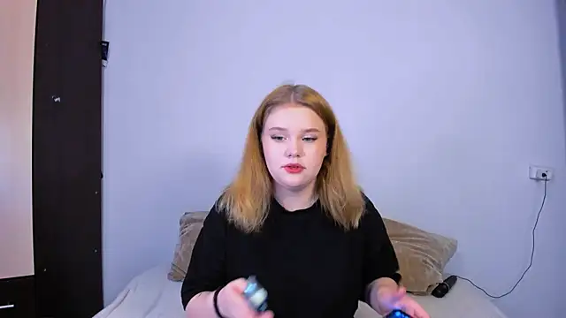 LaseyMoon online show from September 25, 11:16 am