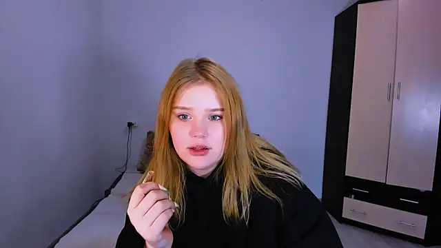 LaseyMoon online show from December 19, 9:33 am