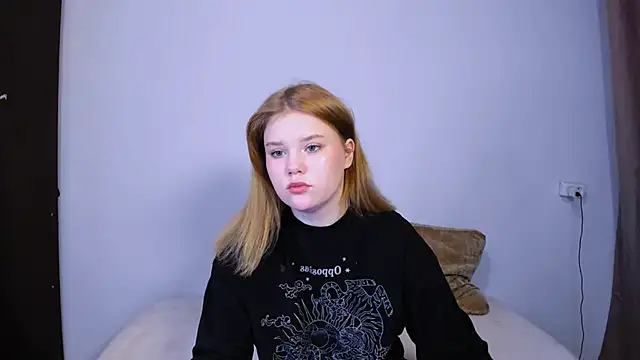 LaseyMoon online show from September 29, 11:27 am