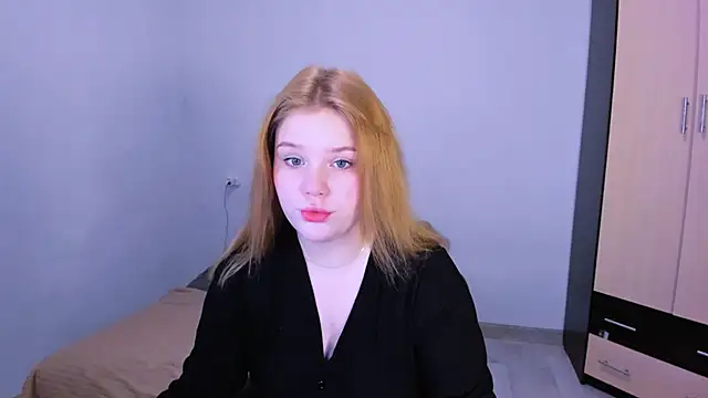 LaseyMoon online show from December 4, 1:37 am